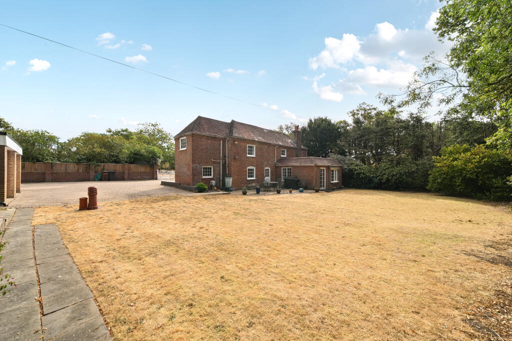 House in Southampton - More
