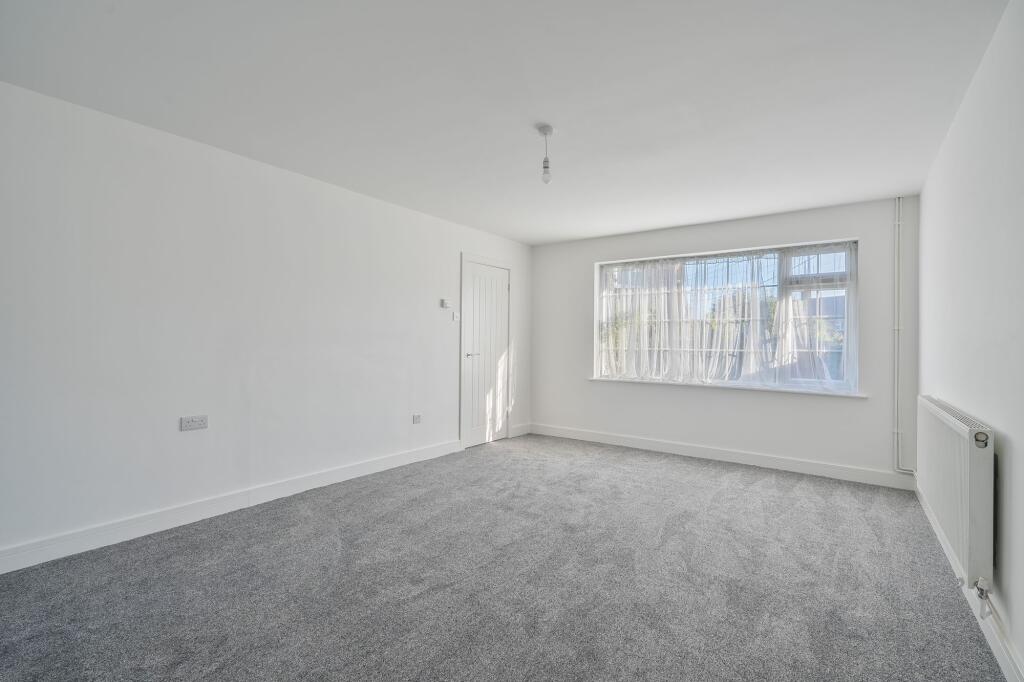 Palm Tree Way, Lyminge, CT18 photo 2