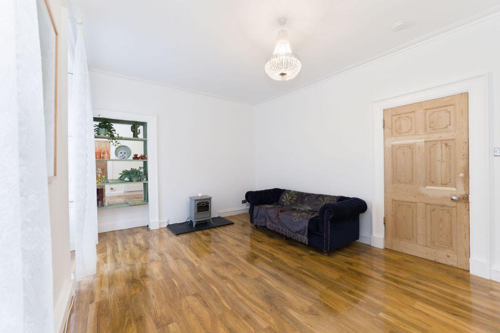 Apartment in Edinburgh, Midlothian - More