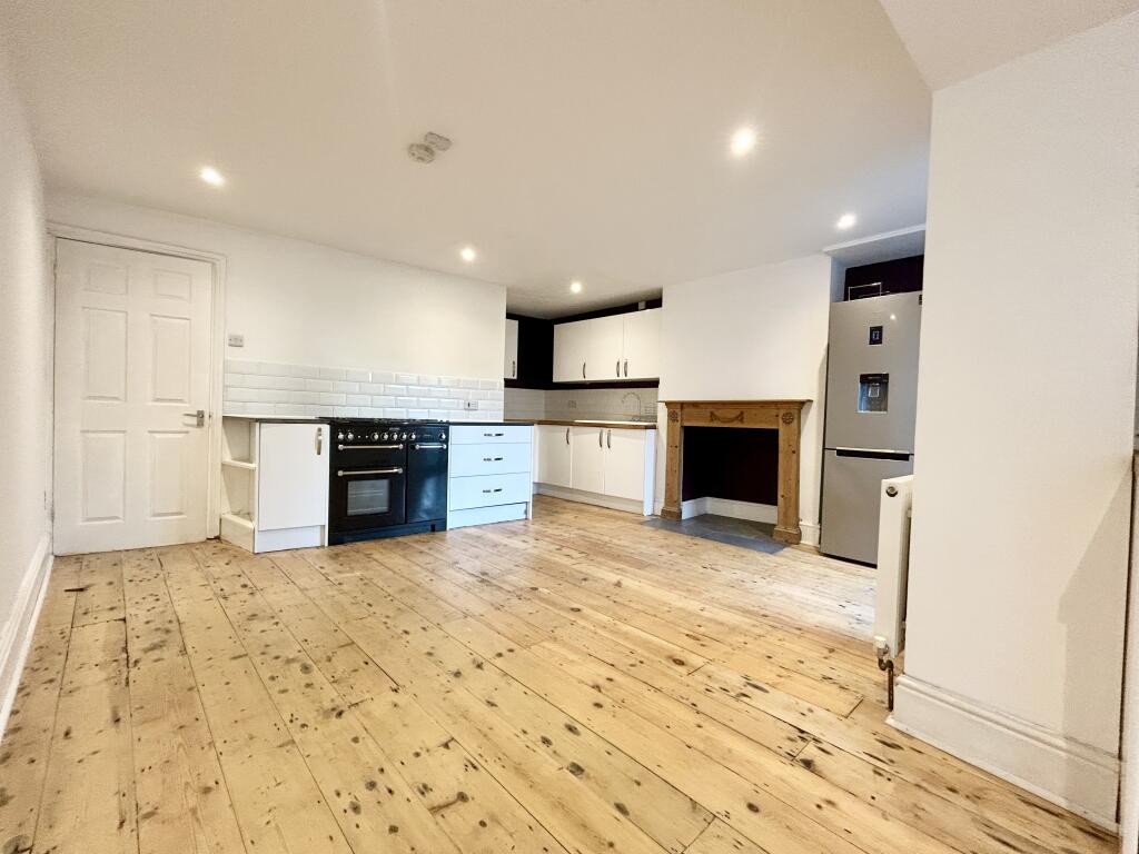 Apartment in Bristol - View 3
