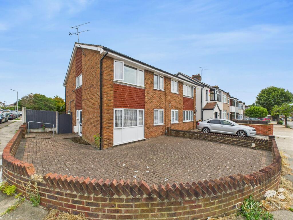 4-bed semi-detached on Mowbrays Road, Romford, £475,000