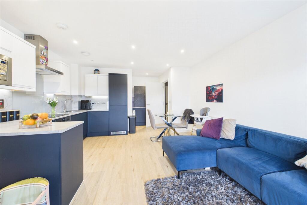 Apartment in Croydon - View 3