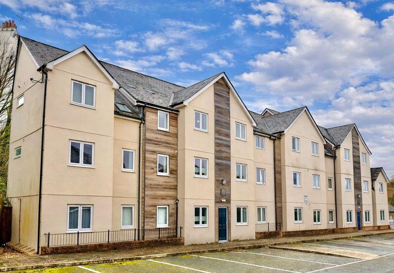 2-bed flat on Apsley Court, Siding Road, Mutley, Plymouth. Stylish two-bed flat with parking, Juliet balcony and prime city location, £125,000