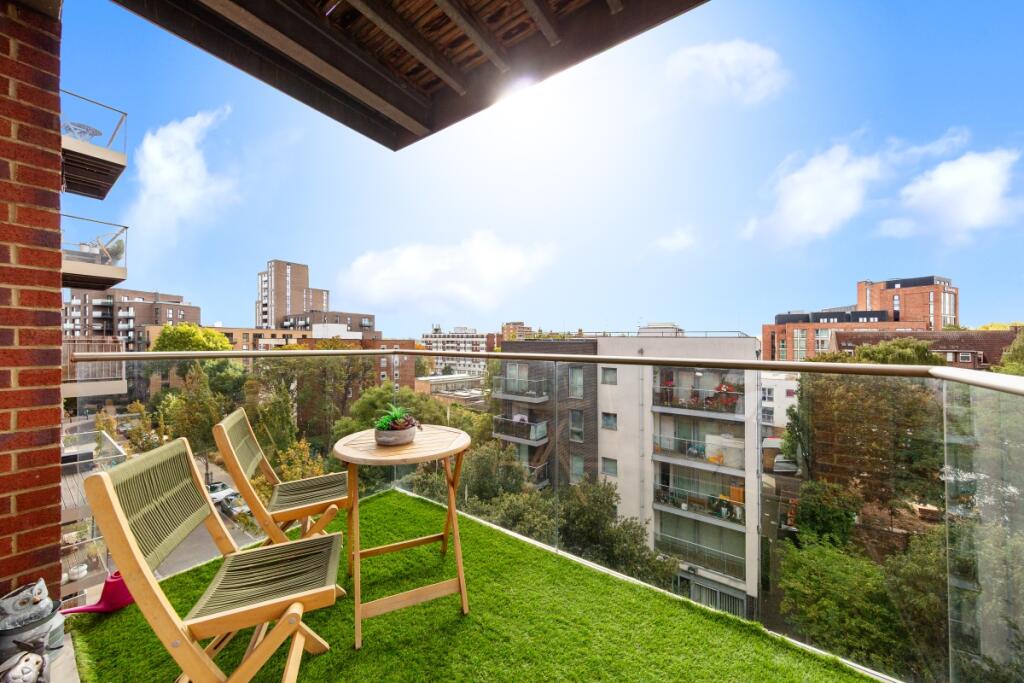 Apartment in London, Manor House, Stoke Newington - View 2