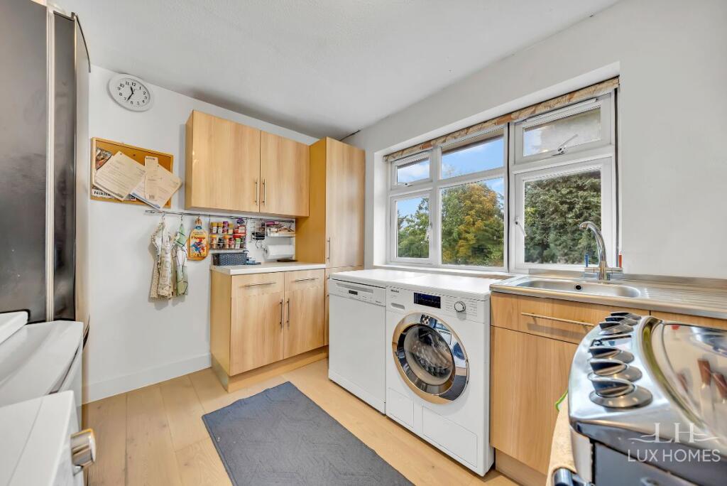 Apartment in Romford - View 4