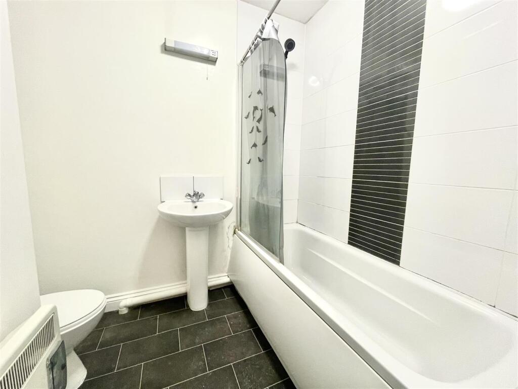 Apartment in Canvey Island - View 5
