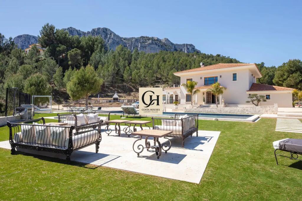 Main image of property: Valencia, Alicante, Benimantell