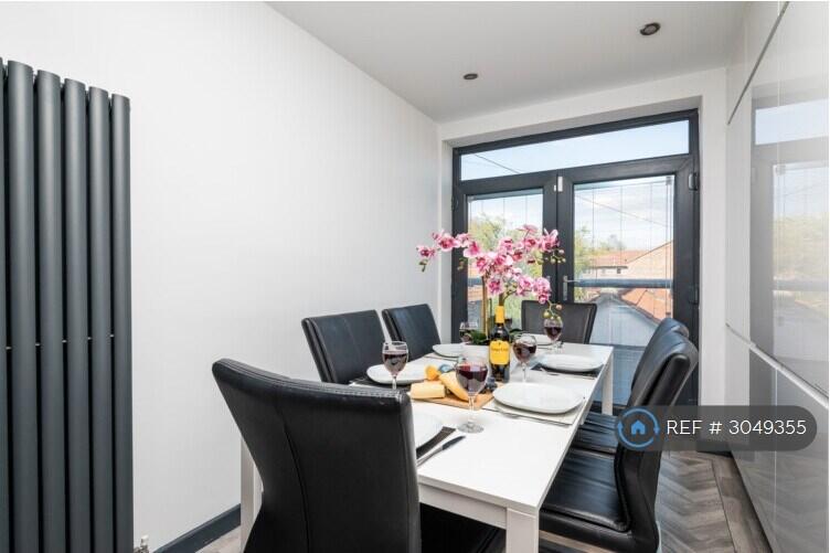 Apartment in York, Heworth - View 4