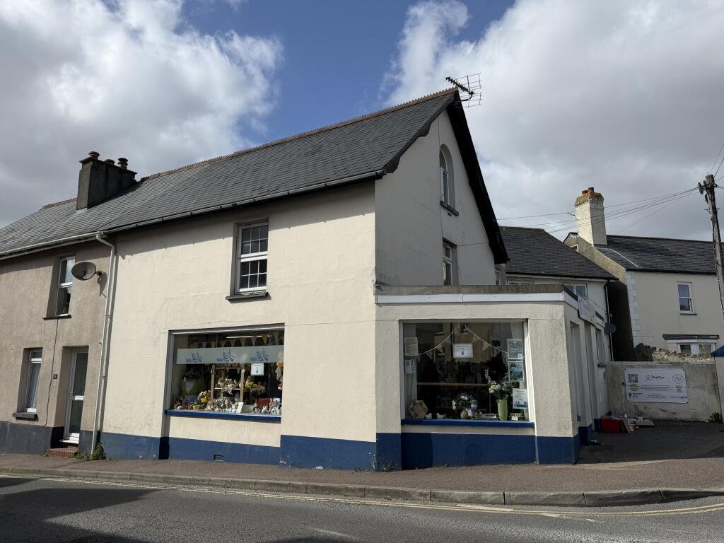 Main image of property: Fore Street, Kingsteignton