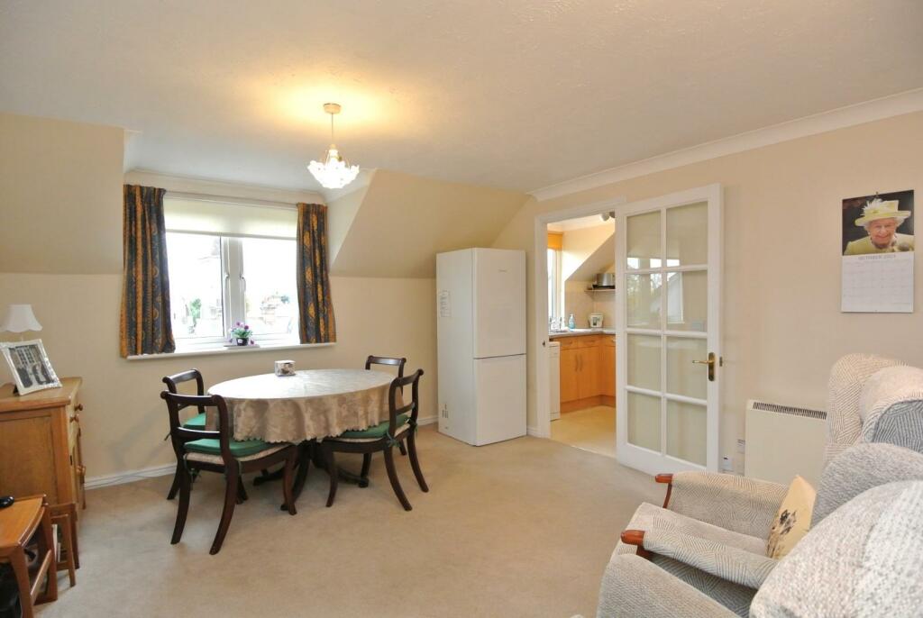 Parkland Grove, Ashford photo 3
