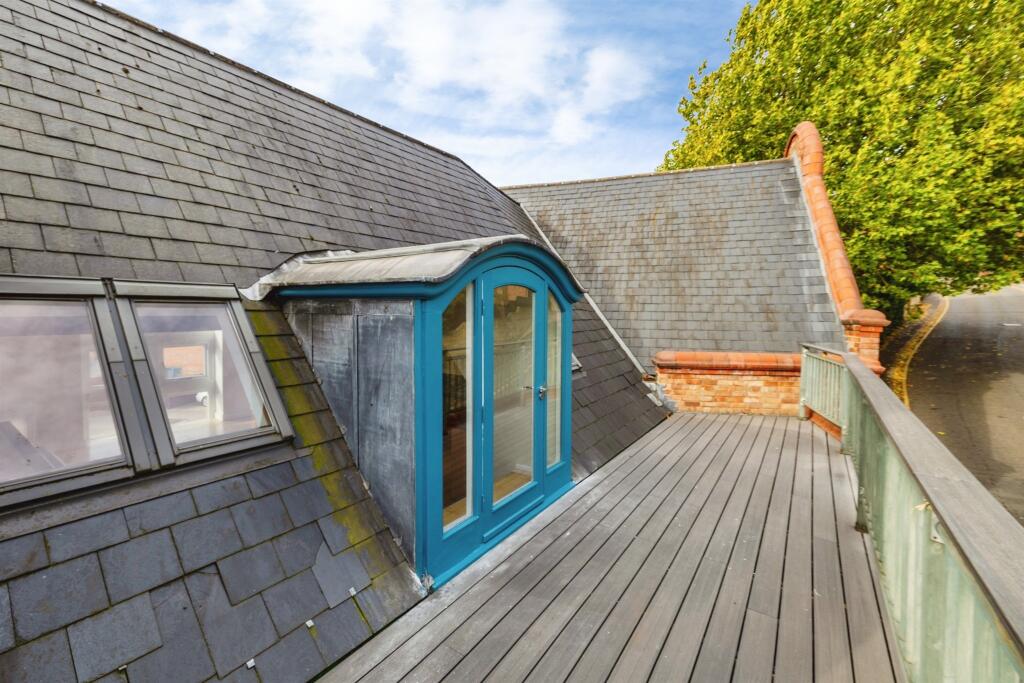 House in Lincoln, Lincolnshire - More