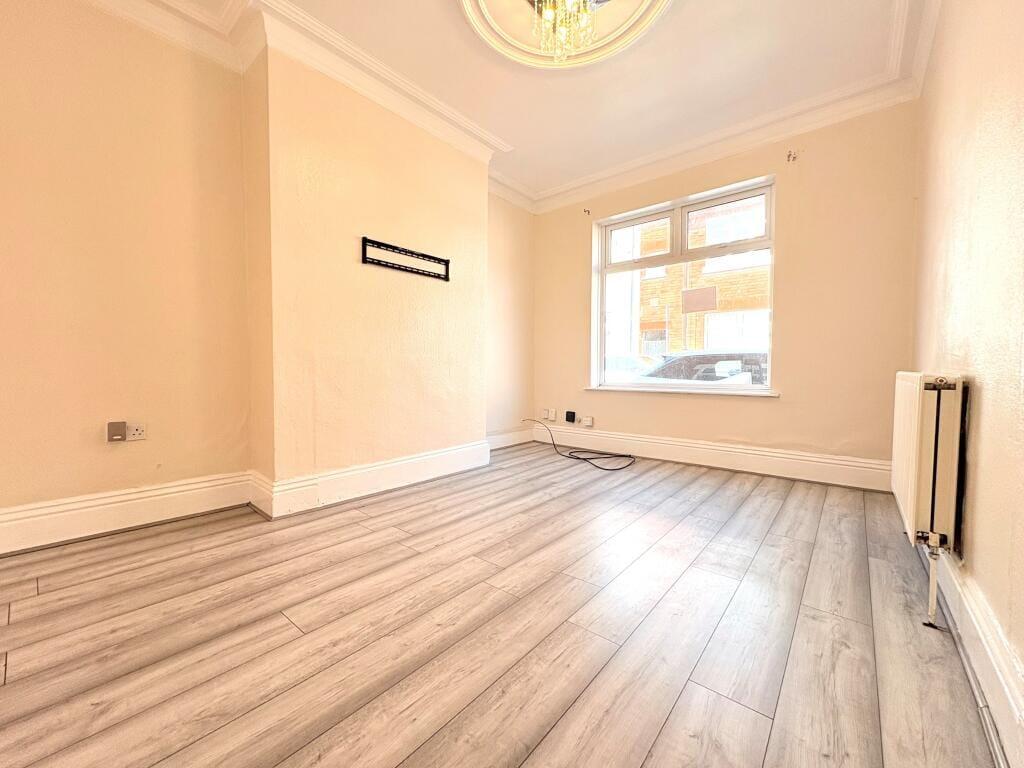 House in Kettering, Avondale - View 4