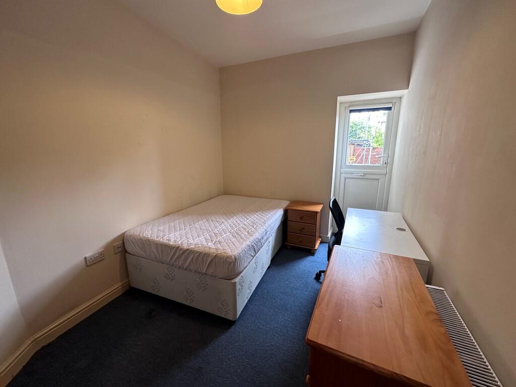 5 bedroom maisonette for rent