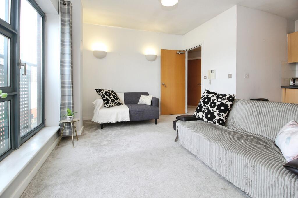 3 Whitehall Place, Leeds, LS12 photo 2
