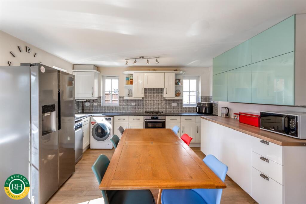 House in Doncaster, Armthorpe - View 4