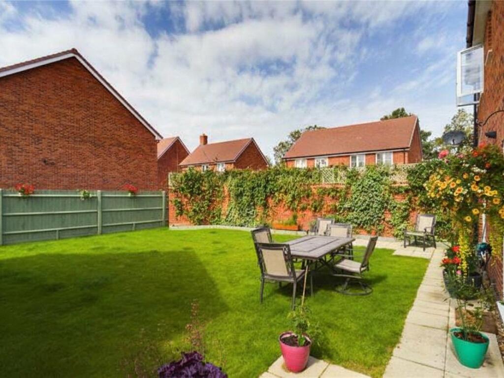 House in Berkshire, Sulhamstead - More