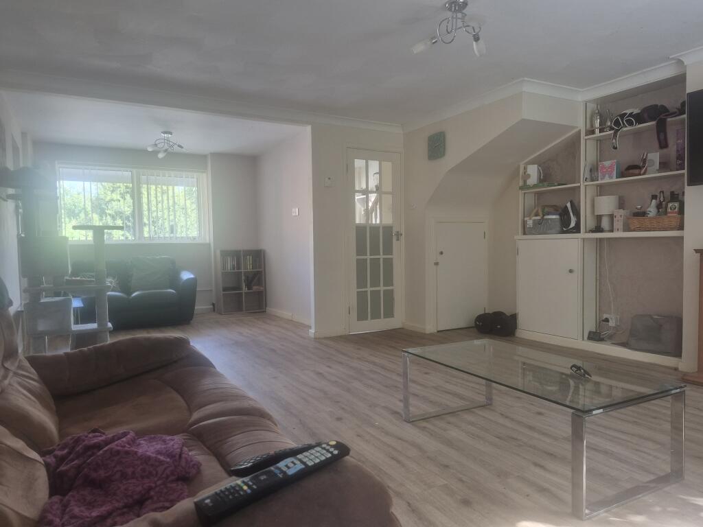 8 Uplands, Canterbury, Kent CT2 7BL photo 3