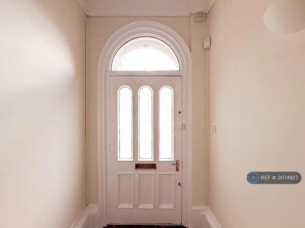 Apartment in Northampton, West Northamptonshire - View 3