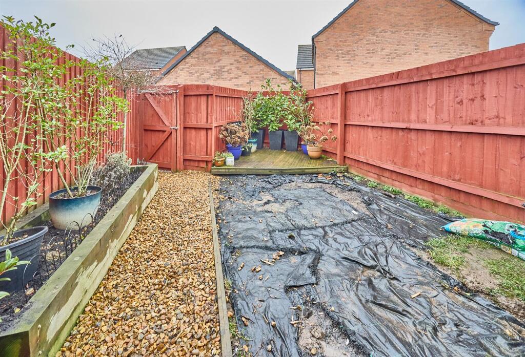 Navy Close, Burbage, Hinckley photo 2