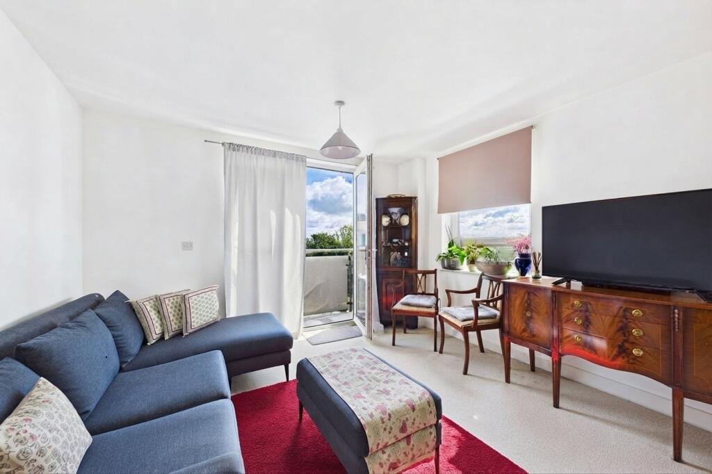 Apartment in Slough - View 2