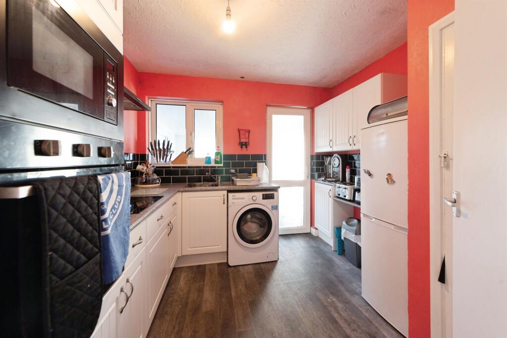 Romsey Road, Waterlooville photo 2