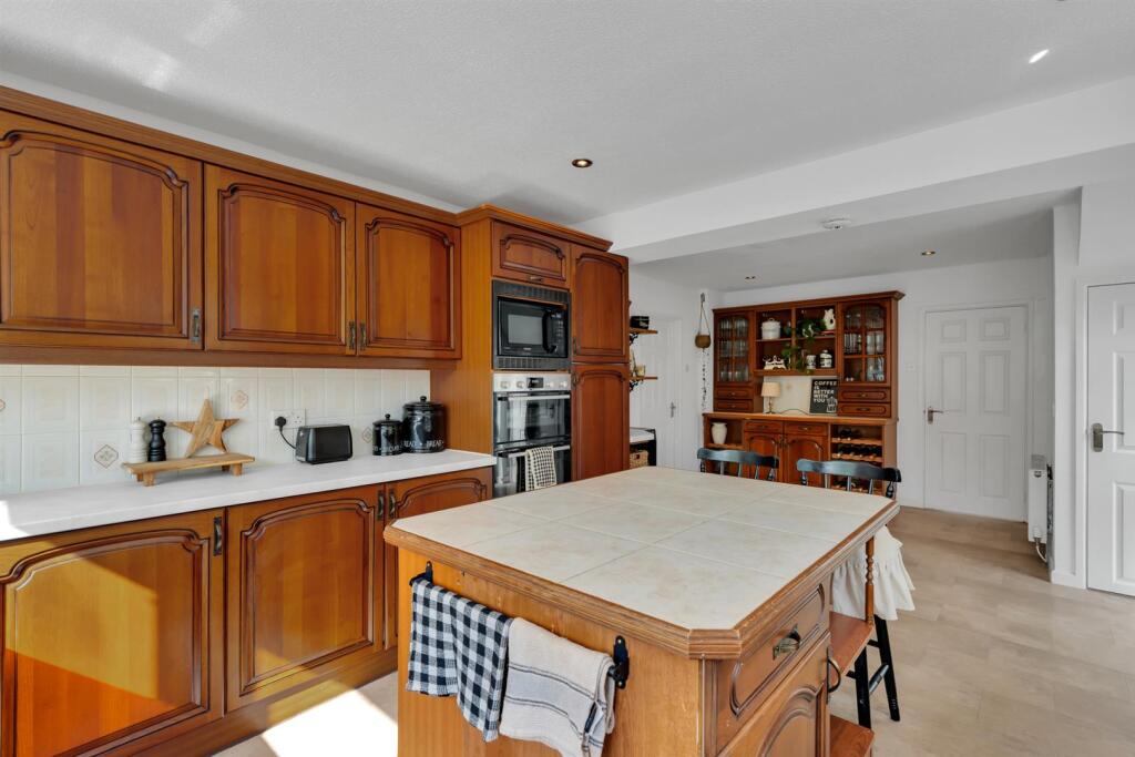 House in Newport - View 5