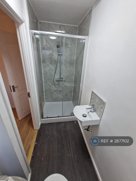 5 bedroom terraced house for rent