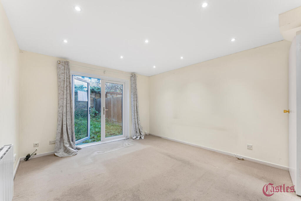Riverside Close, E5 photo 2