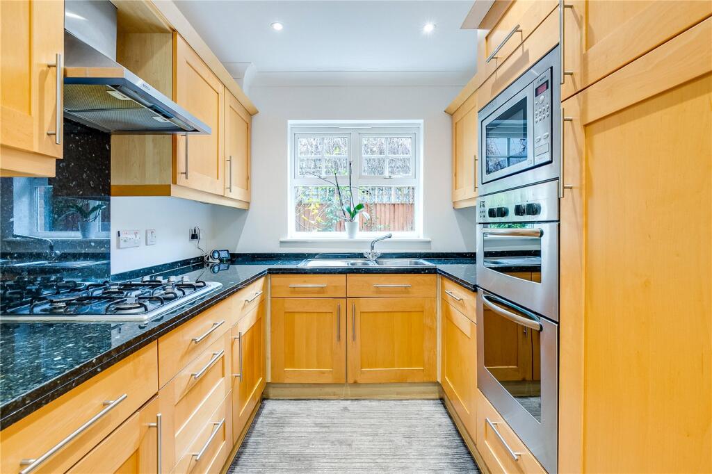House in London, Raynes Park - View 5