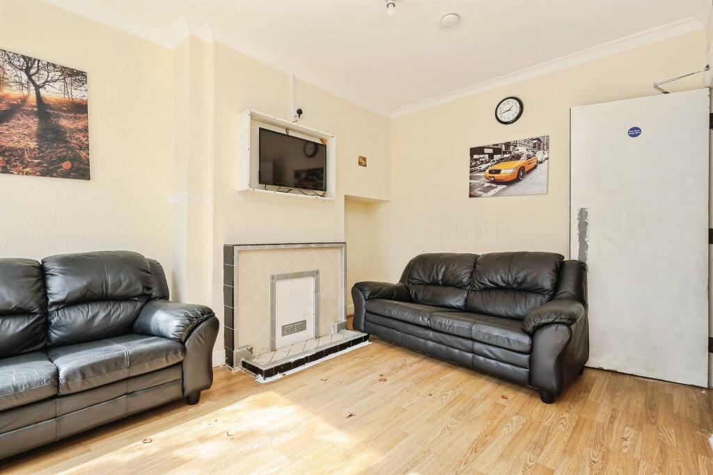 House in Birmingham, Lyndon Green - View 2