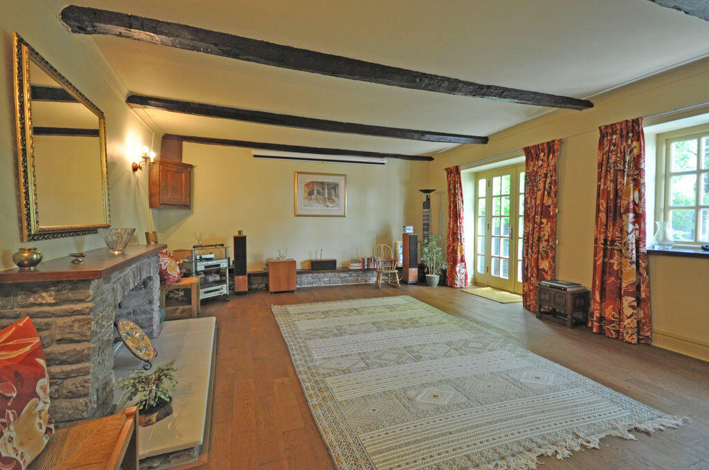 House in Newport - View 5