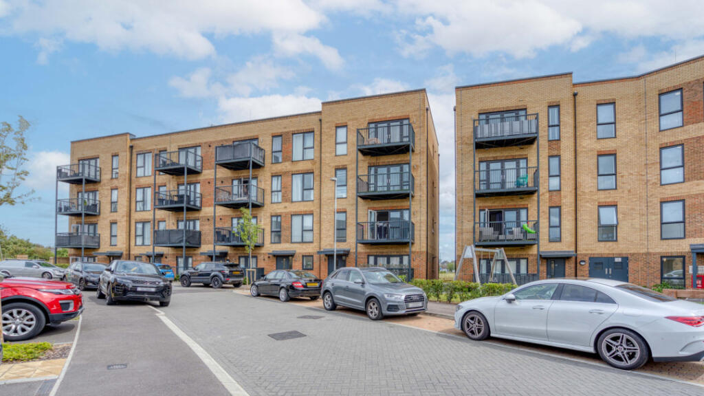 Main image of property: Devonshire Close, Grays, RM20 4BU