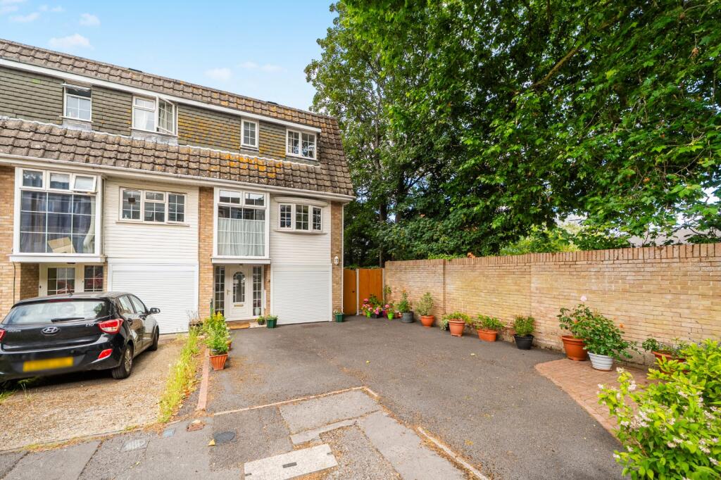 Main image of property: Mark Close, Regents Park, Southampton, Hampshire, SO15