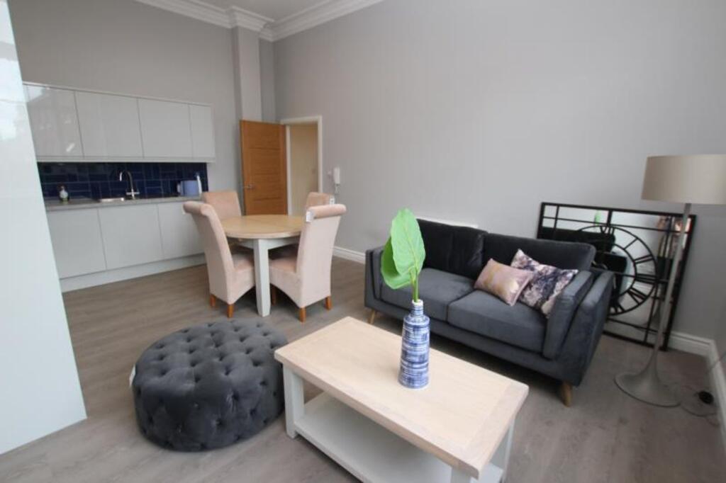Main image of property: 206 Derby Road, Nottingham, NG7