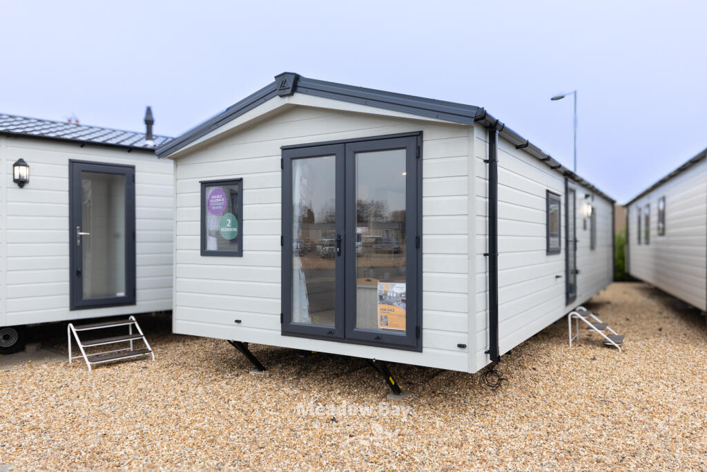 2-bed caravan on Manor Road, Hayling Island, £64,995