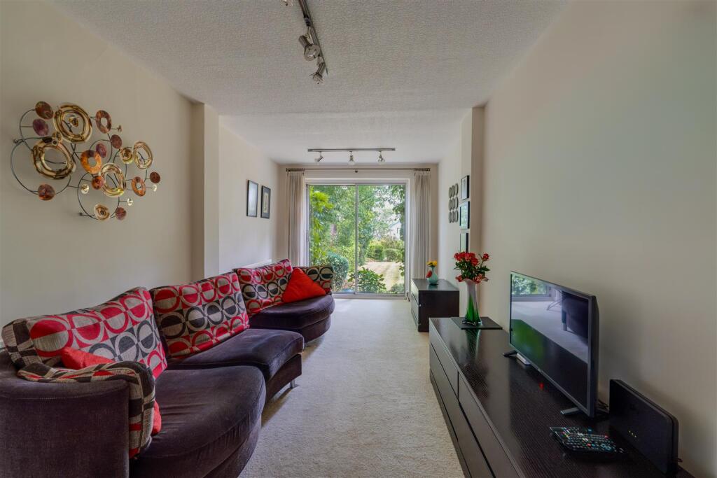 House in Leeds, Moortown - View 4