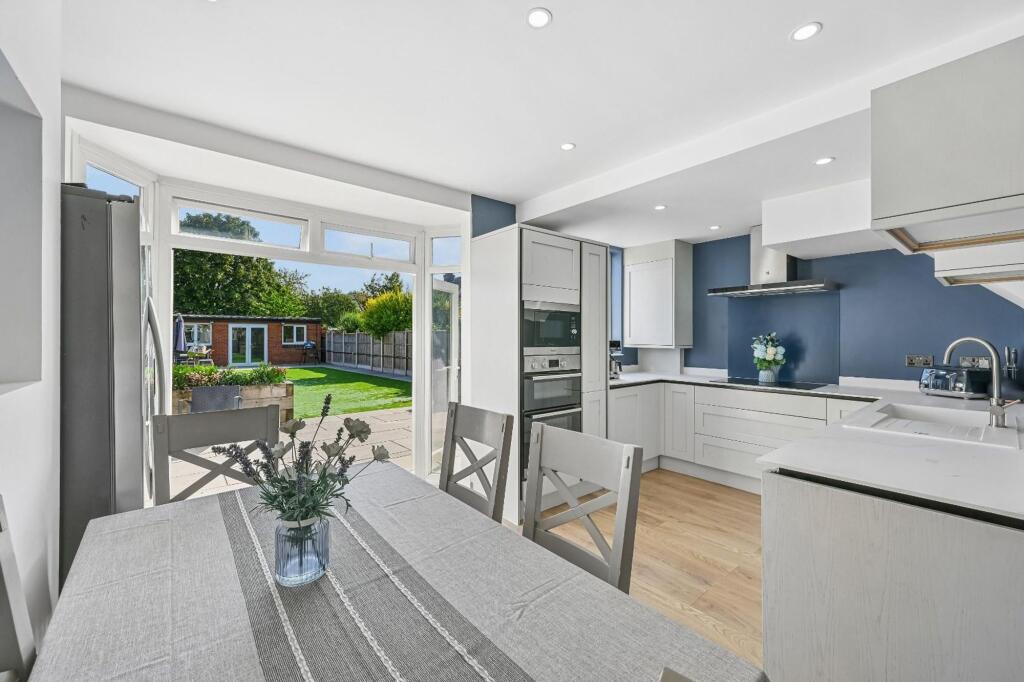 Molesey Drive, Cheam, SM3 photo 4