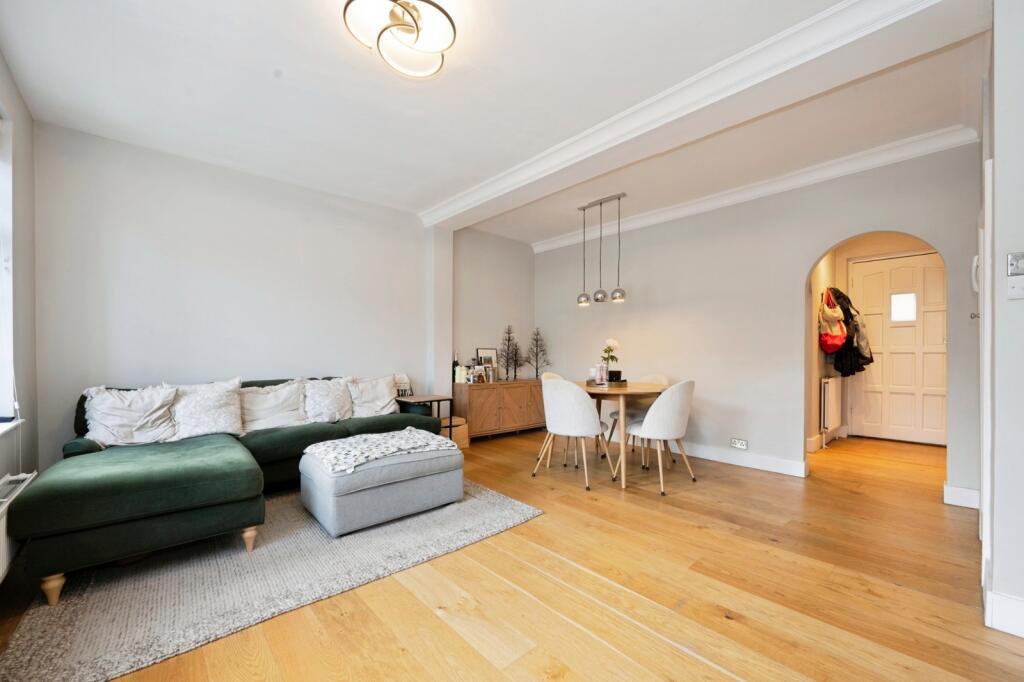 Apartment in Esher - More