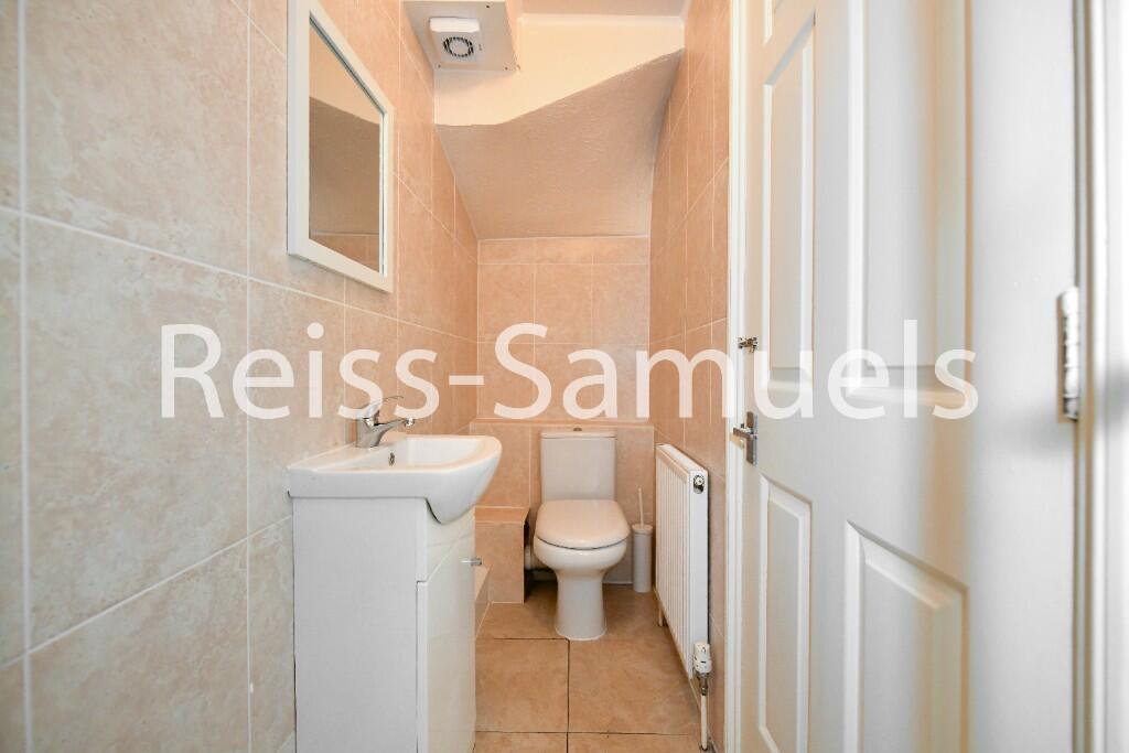 5 bedroom semi-detached house for rent