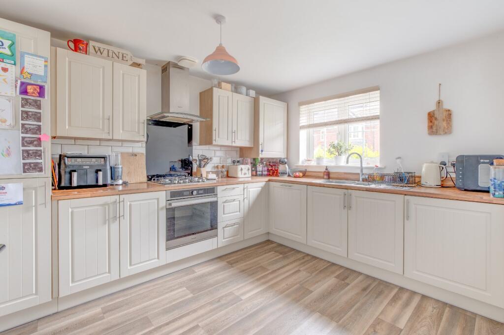 House in Redditch, Enfield - View 2