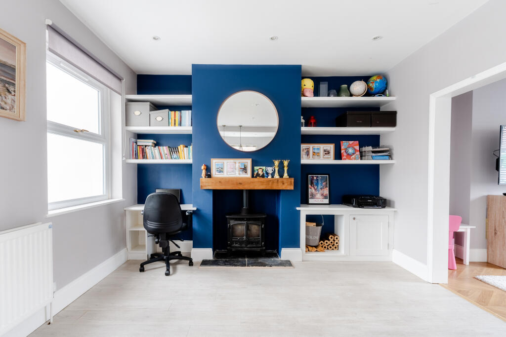 House in Bristol, Shirehampton - More