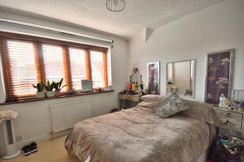 Mitchell Road, Palmers Green, London, N13 photo 4