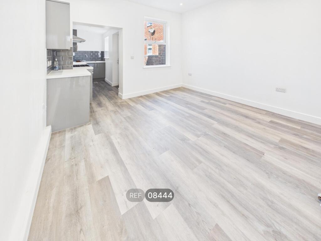 House in Wakefield - View 3
