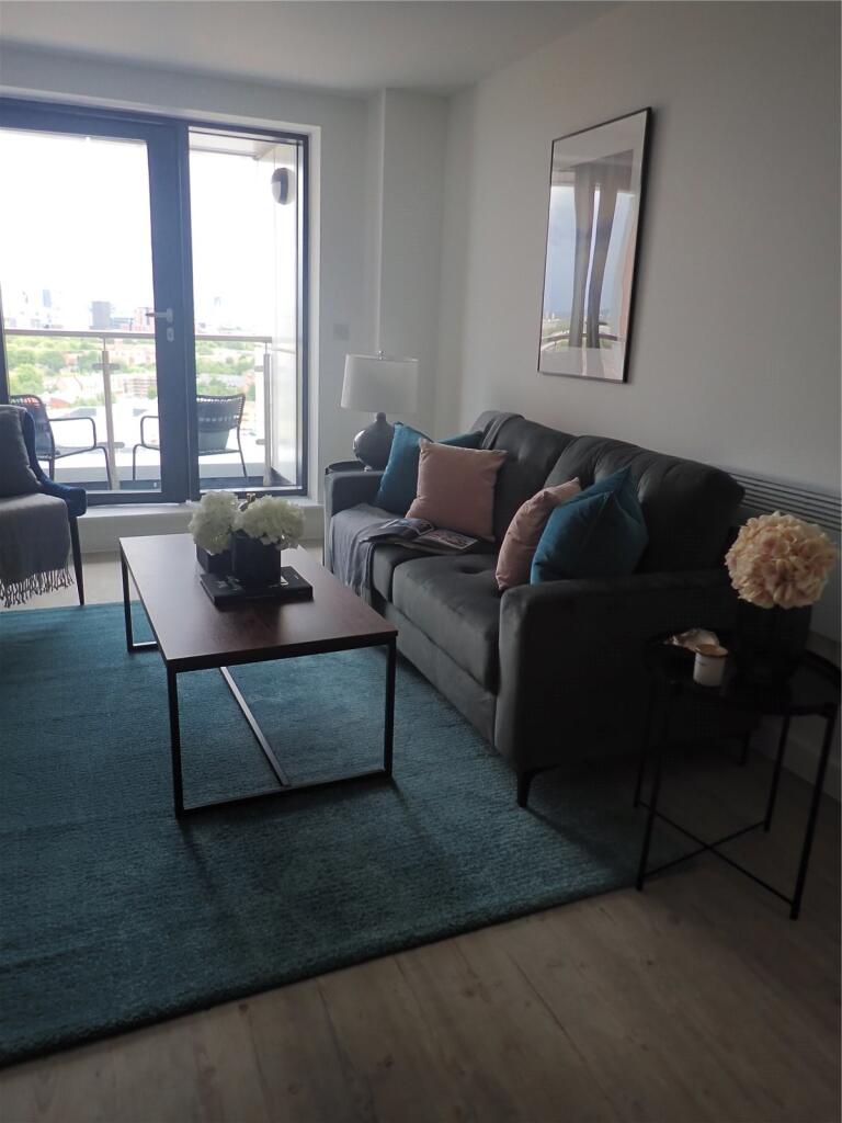 Apartment in Salford, Greater Manchester - View 3