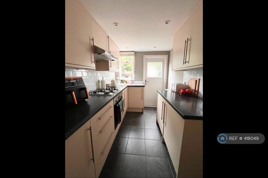 Apartment in London, Summerstown - View 3