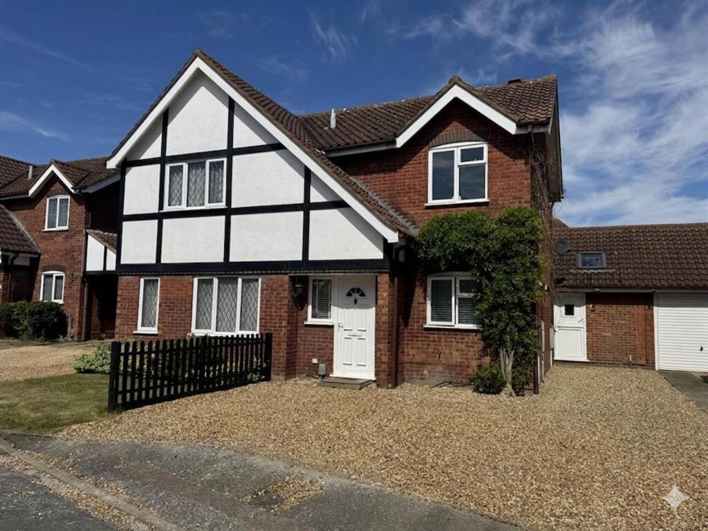 2-bed detached on Oak Tree Road, Ampthill, MK45, £395,000