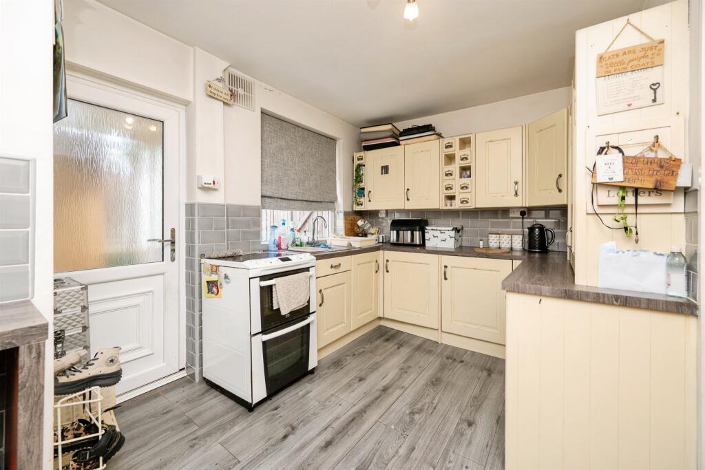 House in Sandwell, Ross - View 3