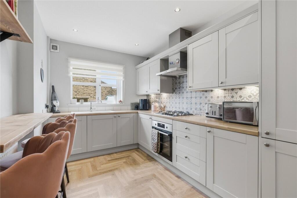 Carr Road, Barnoldswick, Lancashire, BB18 - View 4