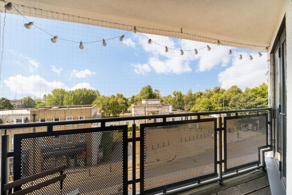 Apartment in London, North Kensington - View 4