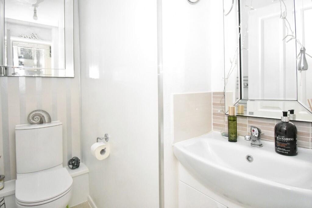 Rossan Avenue, SO31 photo 4